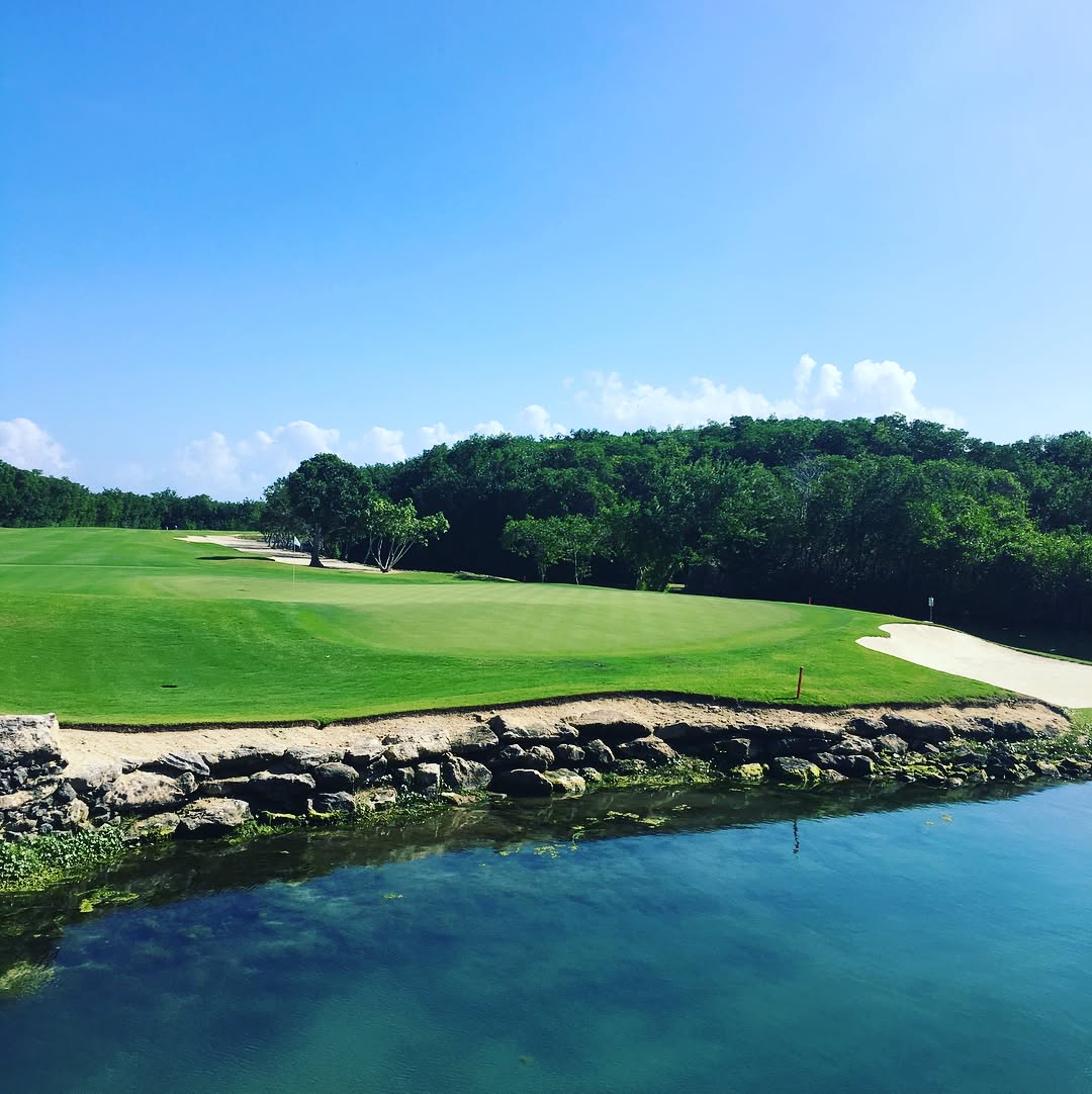 A couple more shots of #paradise @mayakoba ☀️⛳️✈️🏖