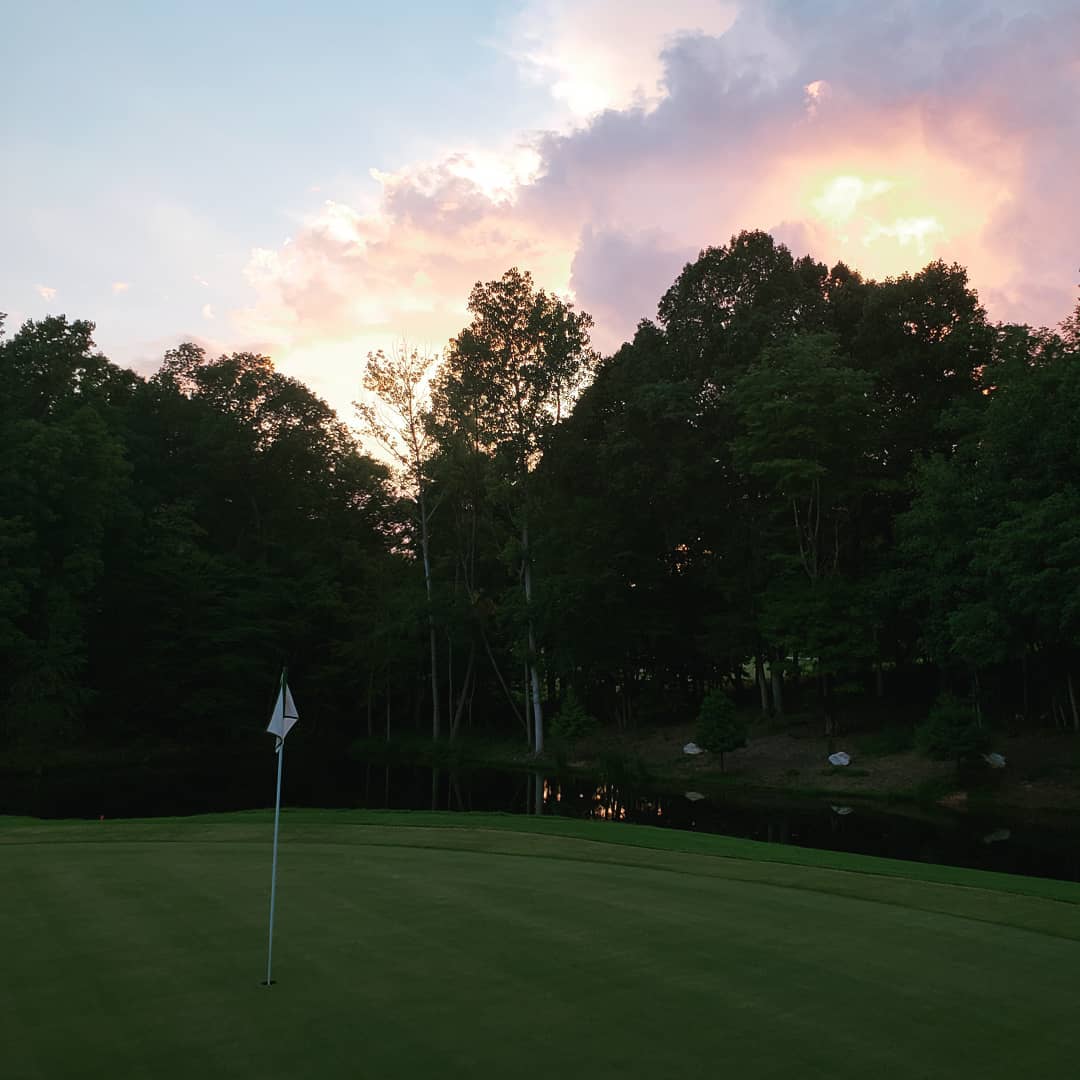 Working on some #shortgame shots and enjoying the wonderful #sunset @cramermountainclub a couple of 