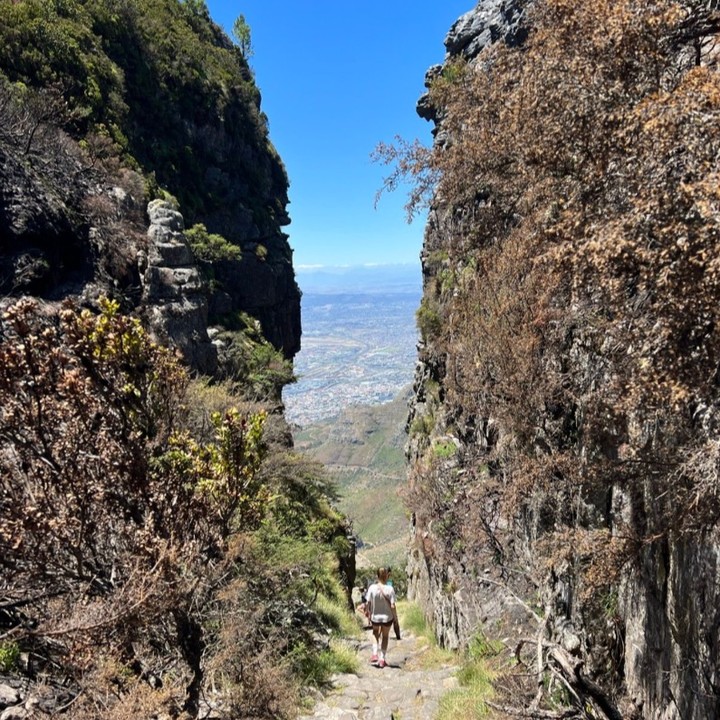 This was another random idea, we wanted to visit #tablemountain in #capetown - The family took the c
