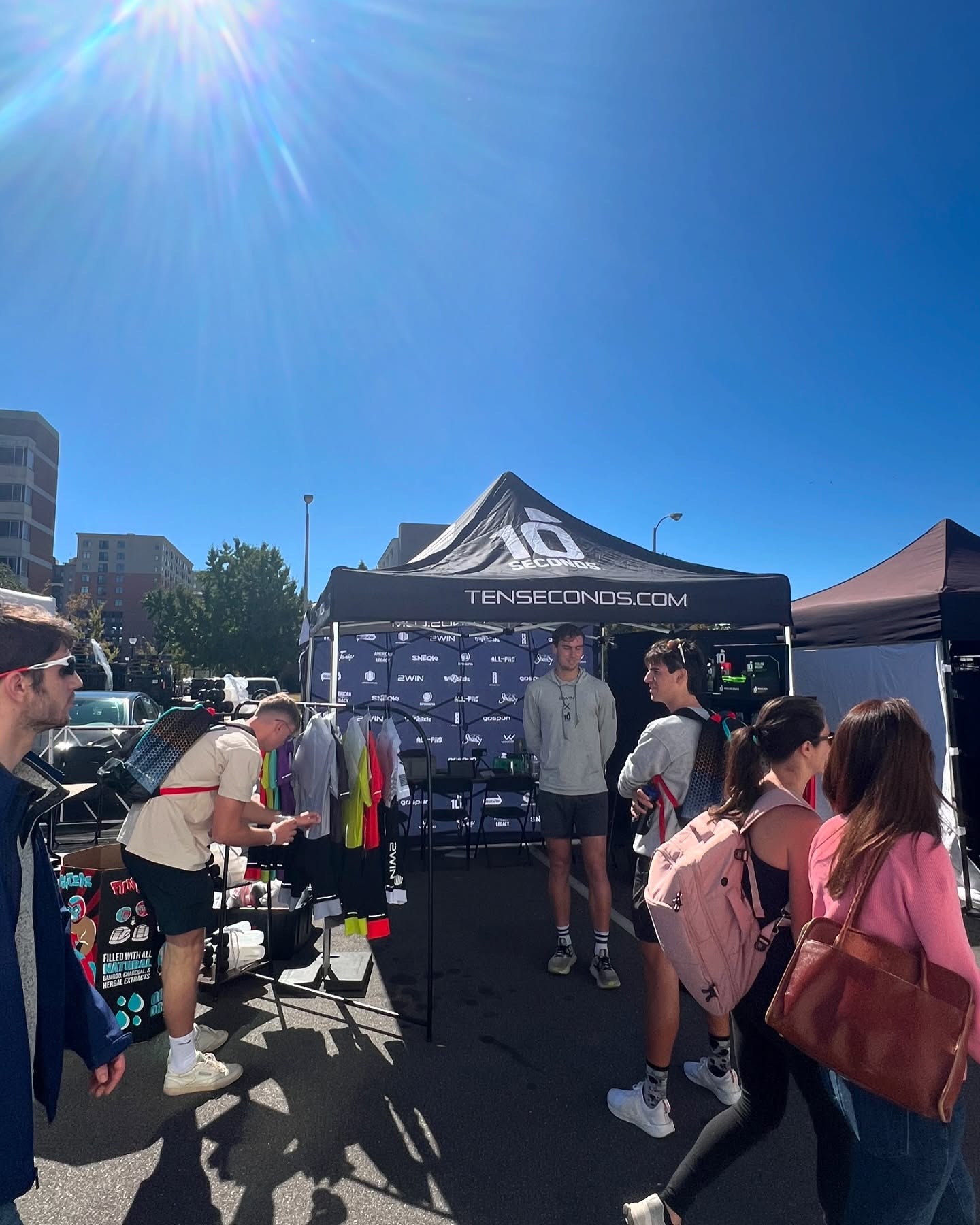 Quick visit to the @hickorybrandsinc @demand2win booth, bike, run and athlete briefing! @ironmantri 