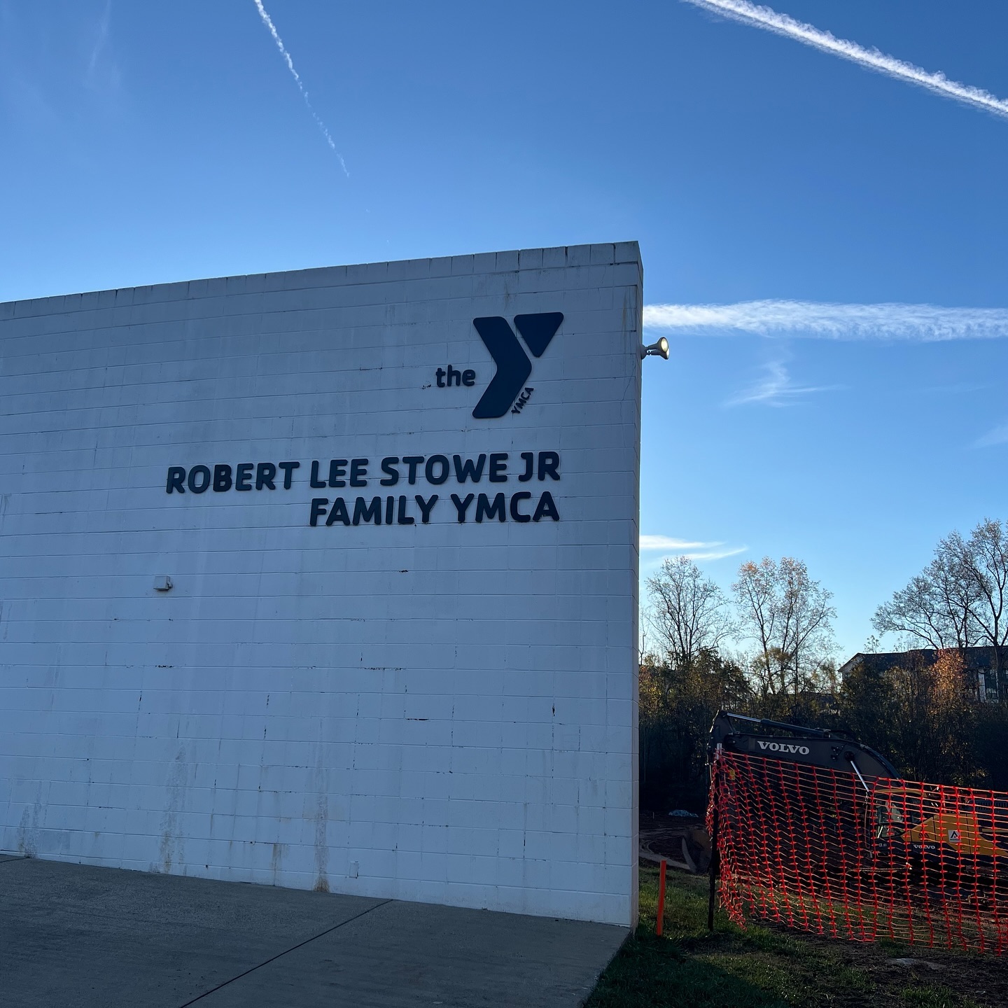 Awesome to see the @johnejenkinsinc crew out at the Stowe @ymca in #belmont! New outdoor pool coming